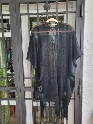 Kimono negro con brillos plateados