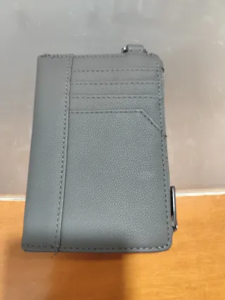 Cartera y llavero BOSS gris