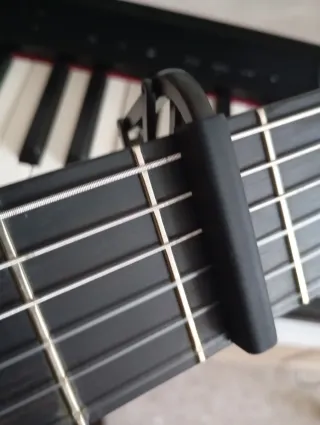 Capo, cejilla adaptable para guitarra