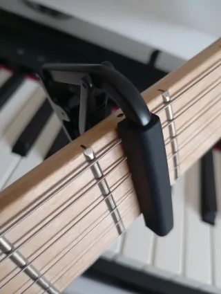 Capo, cejilla adaptable para guitarra