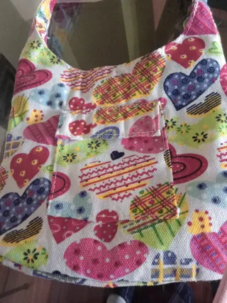 Bolso de niña con estampado de corazones