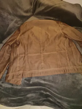 Cazadora símil cuero marrón