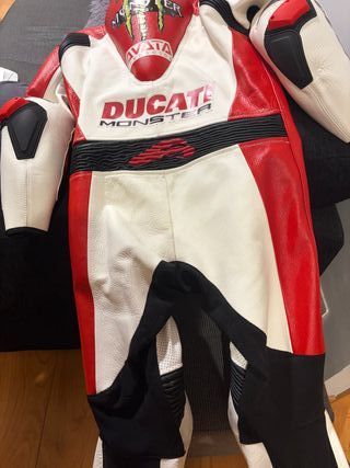 Mono de moto AGV, hecho a medida.