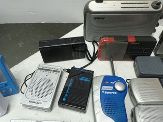 Lote de radios (la mayoría funcionan)