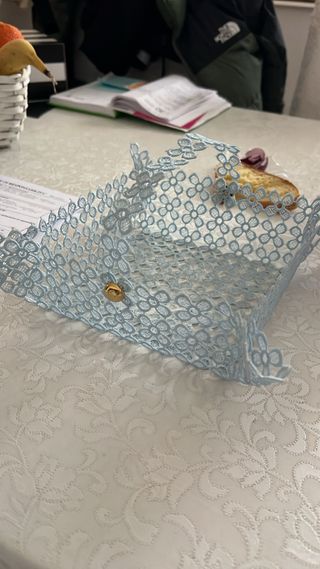 Cesto portaoggetti in pizzo azzurro