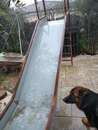 Tobogán infantil metálico