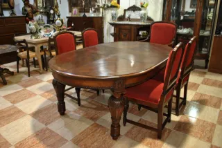 Antiguo comedor de roble y mármol