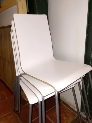 Conjunto mesa y sillas 4 meses