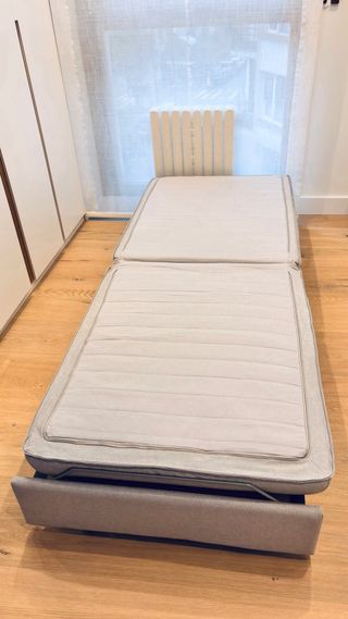 Puf Cama Plegable Ikea Vallemtuna con funda gris