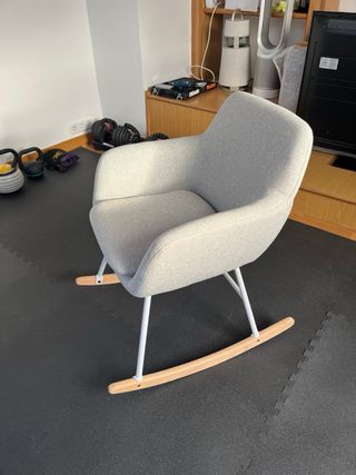 Silla Mecedora Gris Tela y Madera