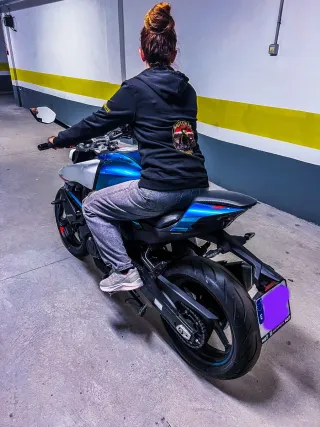 CFMOTO 450NK Azul/Blanco