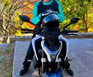 CFMOTO 450NK Azul/Blanco