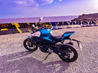 CFMOTO 450NK Azul/Blanco