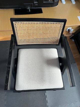 Silla de diseño con asiento de ratán