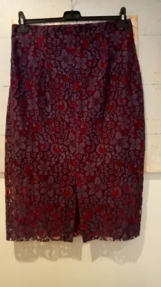 Falda Zara fiesta morada y roja talla 40