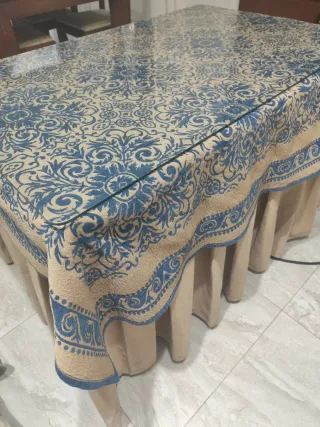 Ropa de camilla beige y azul