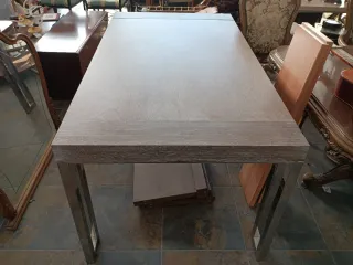 Mesa de comedor moderna madera y metal extensible