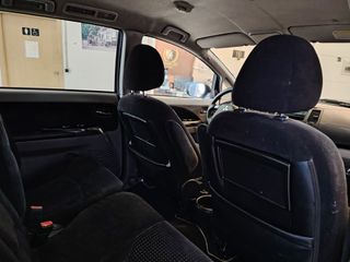 Mitsubishi Grandis 2006