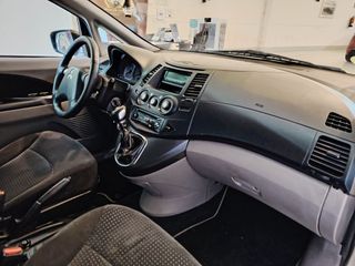 Mitsubishi Grandis 2006