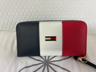 Cartera azul, blanca y roja