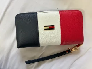 Cartera azul, blanca y roja