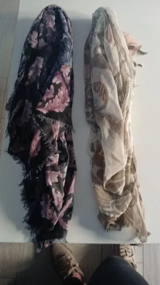 Pañuelos estampados morado y beige