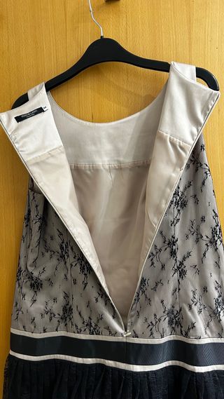 Vestido de ceremonia negro y veig.