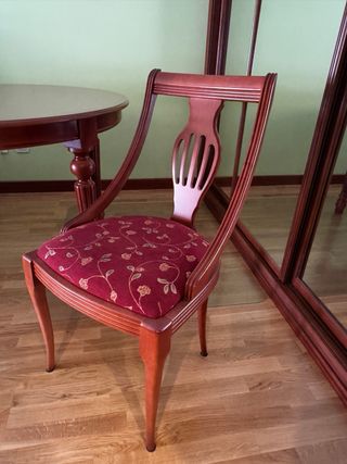 Mesa de comedor + 4 sillas