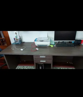 Mesa de escritorio moderna