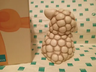 Agnello pecora con fiore Pasqua Thun