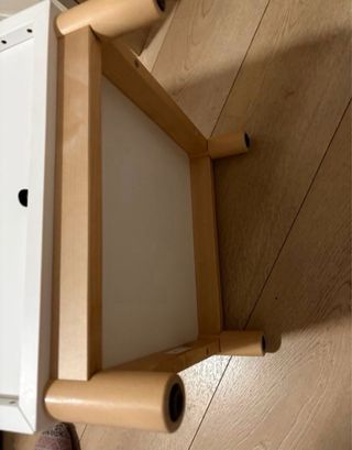 Mueble EKET IKEA blanco con patas