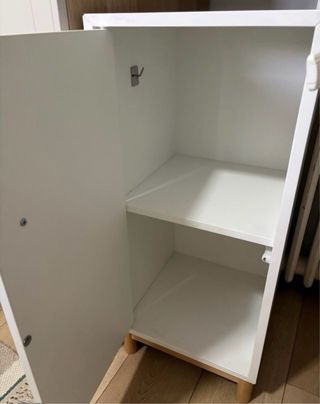 Mueble EKET IKEA blanco con patas