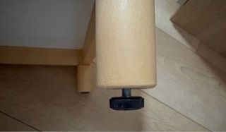 Mueble EKET IKEA blanco con patas