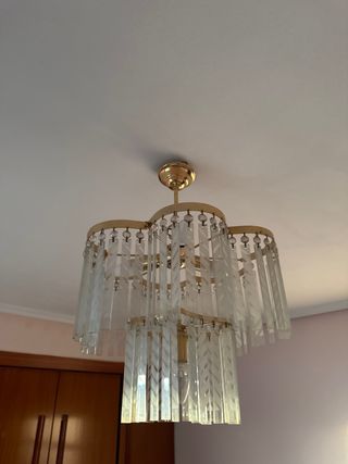 Lámpara colgante de cristal y metal dorado