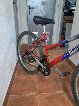 Bicicleta BH Roja y Azul