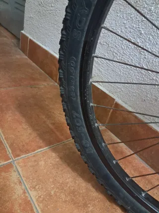 Bicicleta infantil blanca y rosa