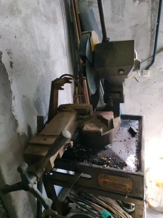 Maquina cortadora de metal, sierra, ingletadora