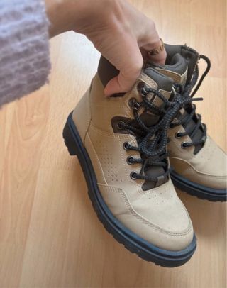 Botas montaña Zara niño beige/marrón