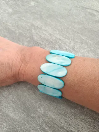 Dos pulseras óvalo azul y amarillo