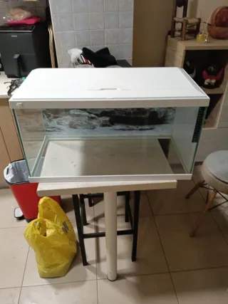 Acuario blanco 60L casi nuevo listo para recoger