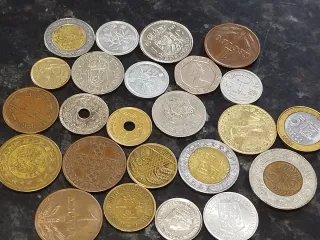 Lote 24 monedas variadas
