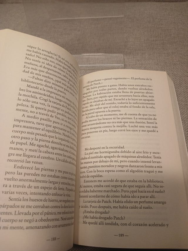 Crescendo (Hush, Hush)