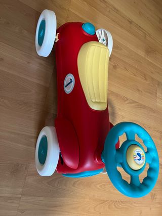 Coche andador infantil rojo y amarillo