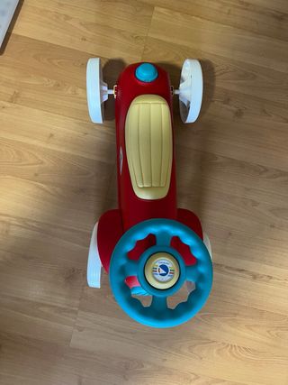 Coche andador infantil rojo y amarillo