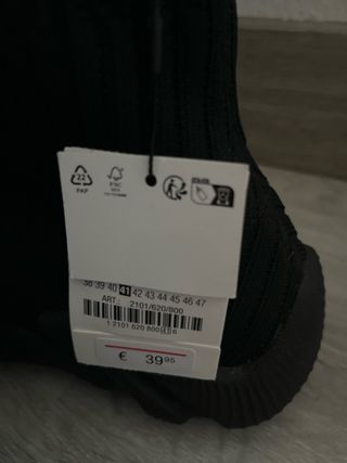 Botín tipo calcetín negro