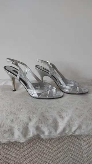 Sandalias plateadas de piel