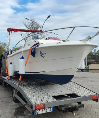 Barca a motore Beneteau Ombrine con motore