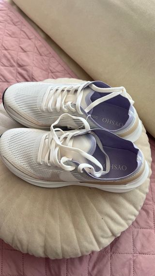 Zapatillas Oysho Running Blancas y Moradas