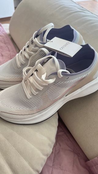 Zapatillas Oysho Running Blancas y Moradas