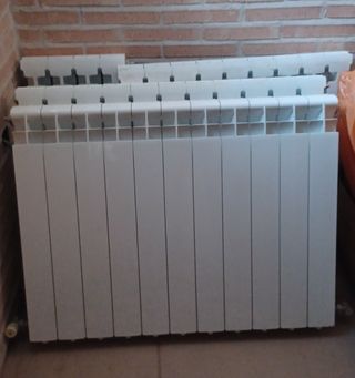 Radiadores de agua, calefacción blancos